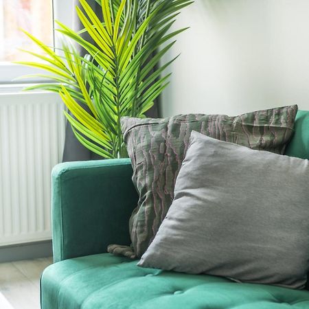 Stanion Luxurious 3 Bedroom Modern House Northamptonshire, Double, Twins, Single, Free Parking, Free Wi-Fi, Pets, Up To 8 Sleeps, 4 Smart Tvs Корби Экстерьер фото