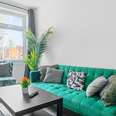 Stanion Luxurious 3 Bedroom Modern House Northamptonshire, Double, Twins, Single, Free Parking, Free Wi-Fi, Pets, Up To 8 Sleeps, 4 Smart Tvs Корби Экстерьер фото