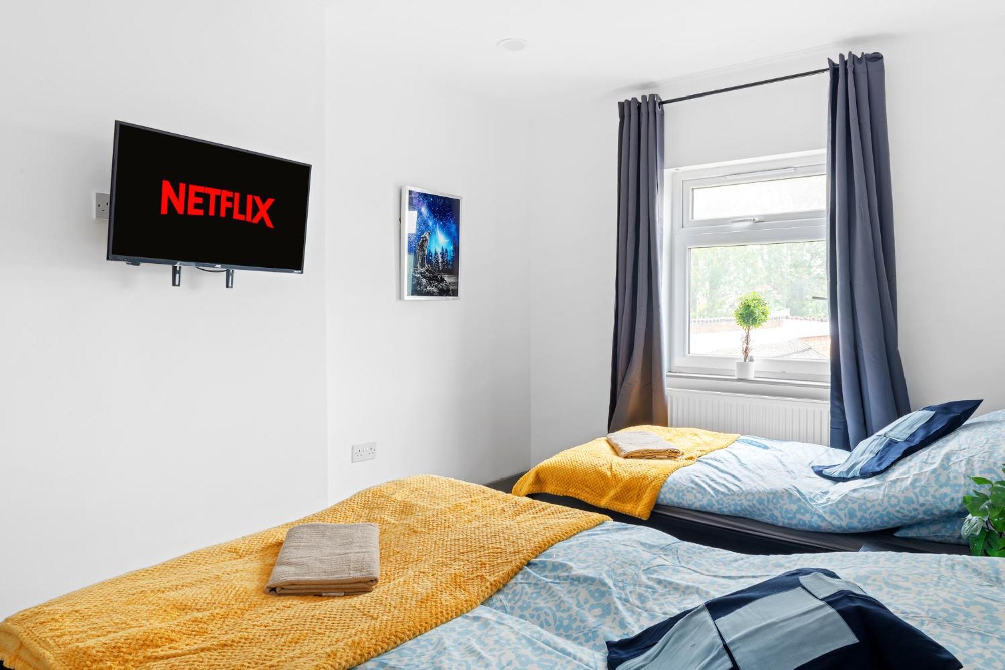 Stanion Luxurious 3 Bedroom Modern House Northamptonshire, Double, Twins, Single, Free Parking, Free Wi-Fi, Pets, Up To 8 Sleeps, 4 Smart Tvs Корби Экстерьер фото