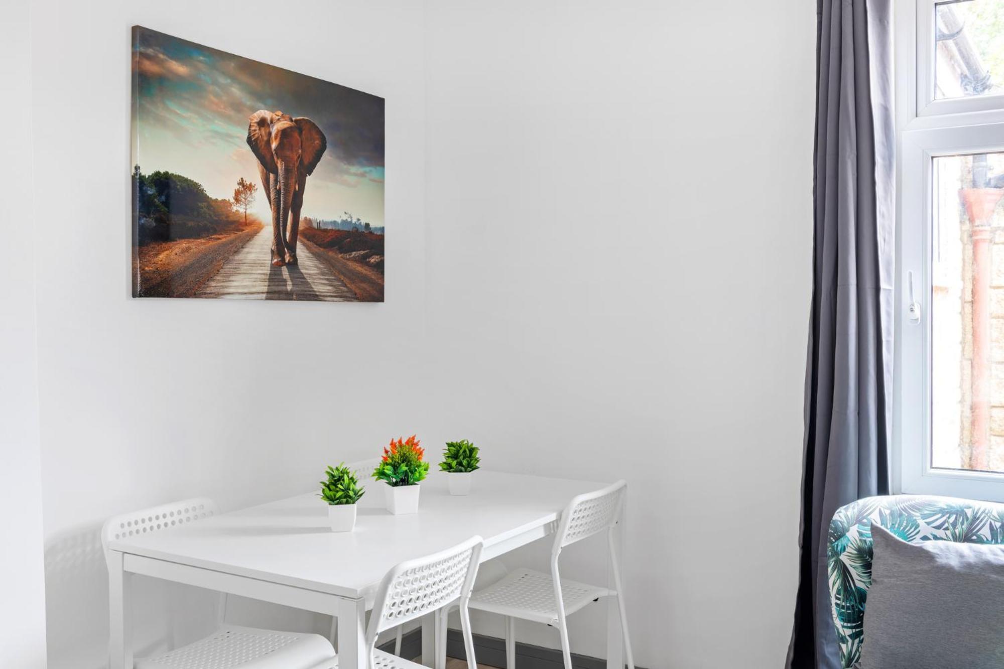 Stanion Luxurious 3 Bedroom Modern House Northamptonshire, Double, Twins, Single, Free Parking, Free Wi-Fi, Pets, Up To 8 Sleeps, 4 Smart Tvs Корби Экстерьер фото