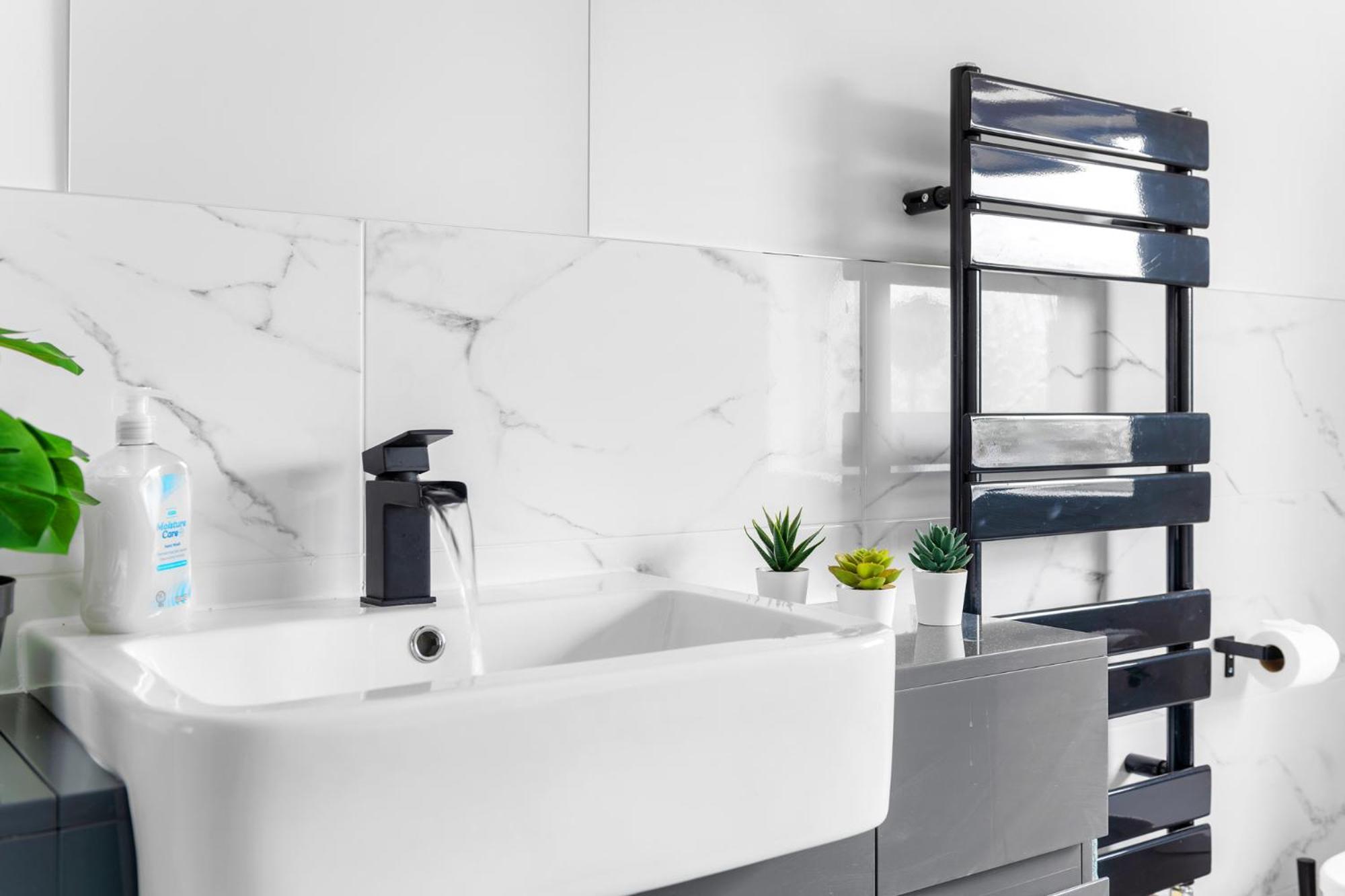 Stanion Luxurious 3 Bedroom Modern House Northamptonshire, Double, Twins, Single, Free Parking, Free Wi-Fi, Pets, Up To 8 Sleeps, 4 Smart Tvs Корби Экстерьер фото